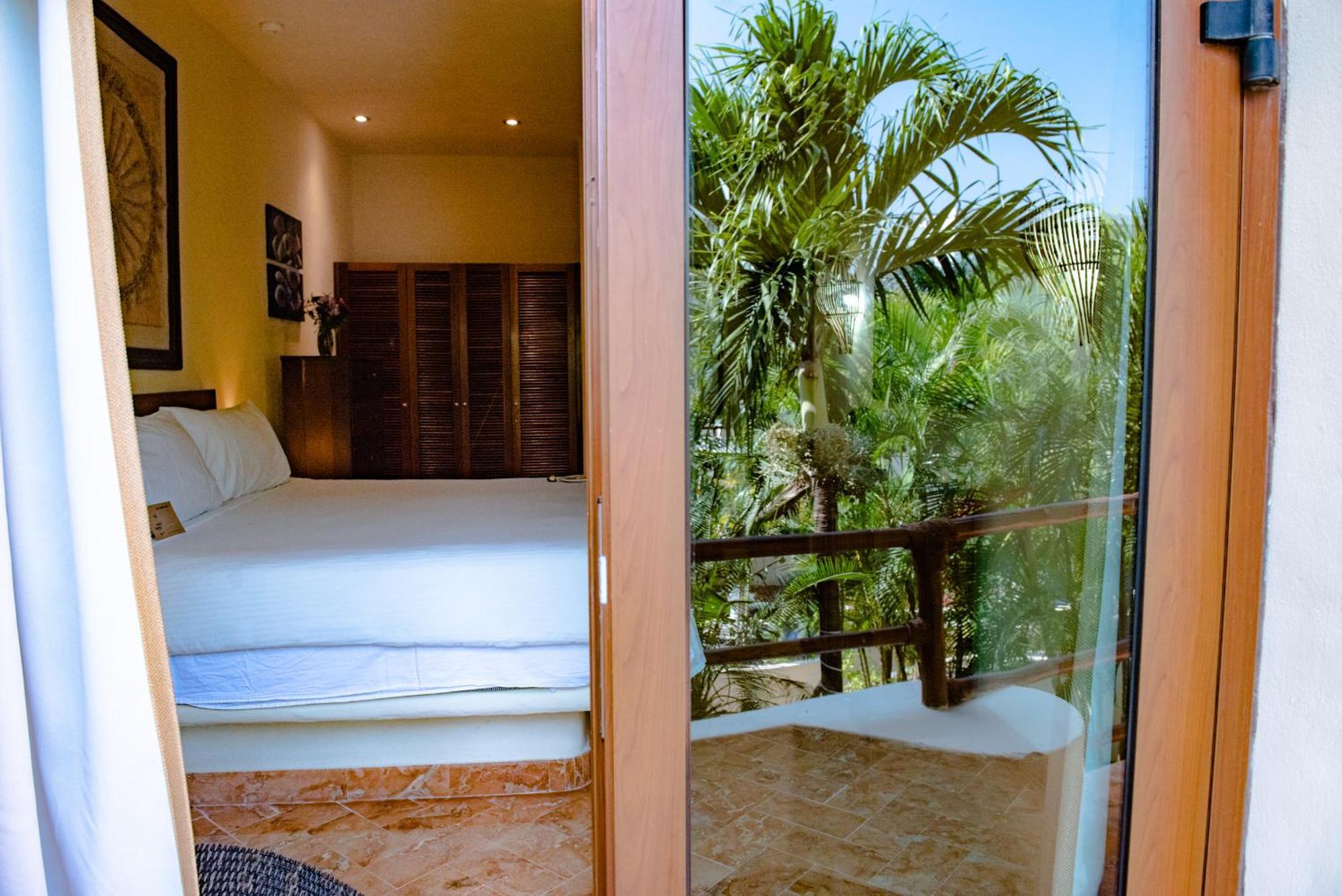 Porto Playa Condo Hotel And Beach Club Плая-дель-Кармен Экстерьер фото